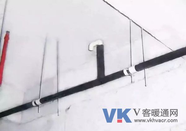 (图为排水管预留通气孔)