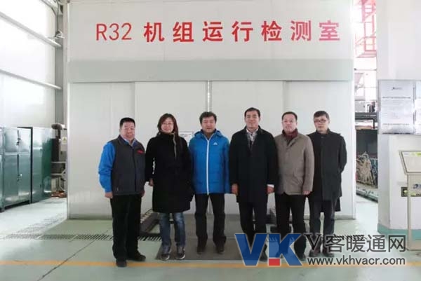 环保部领导率队考察清华同方热泵采暖示范项目
