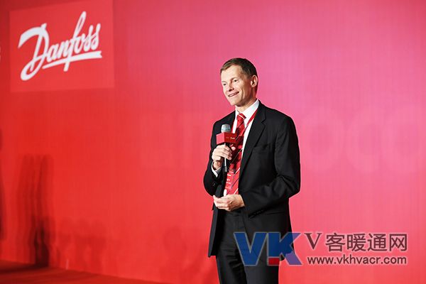 4. 丹佛斯集团总裁、首席执行官方行健在丹佛斯天磁中国工厂启动仪式上致辞，承诺将最先进的技术带到中国.JPG