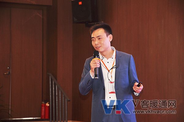 上海湿腾电器有限公司大区总监王洪林分析湿度产品在舒适家居的重要性.JPG