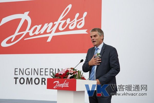 丹佛斯集团供热事业部总裁Lars Tveen宣布，日前鞍山供热集团同丹佛斯签订合作意向书，共同打造丹麦模式区域供热示范小区.JPG